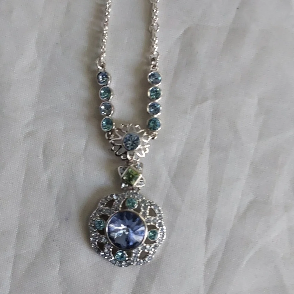 Givenchy SIGNED MULTICOLORED DIAMOND NECKLACE - Picture 5 of 6